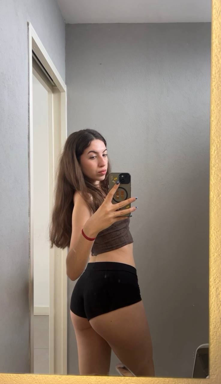 Amber in her underwear in Marseille