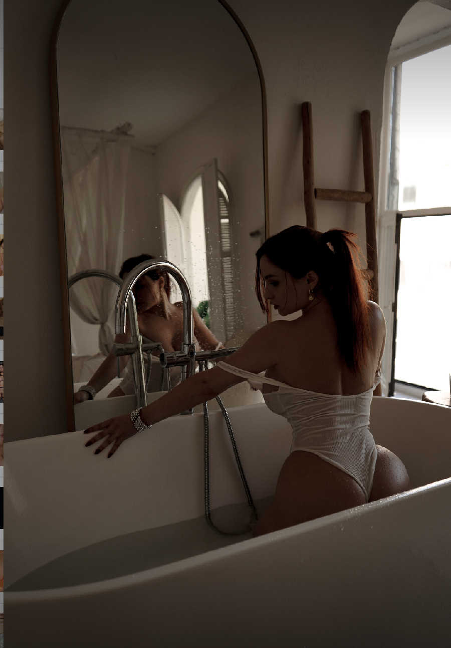 A playful frame from Miranda Faith nude — online in Marseille