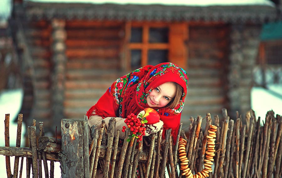 Sexy girl Women in Slavic costumes in Marseille