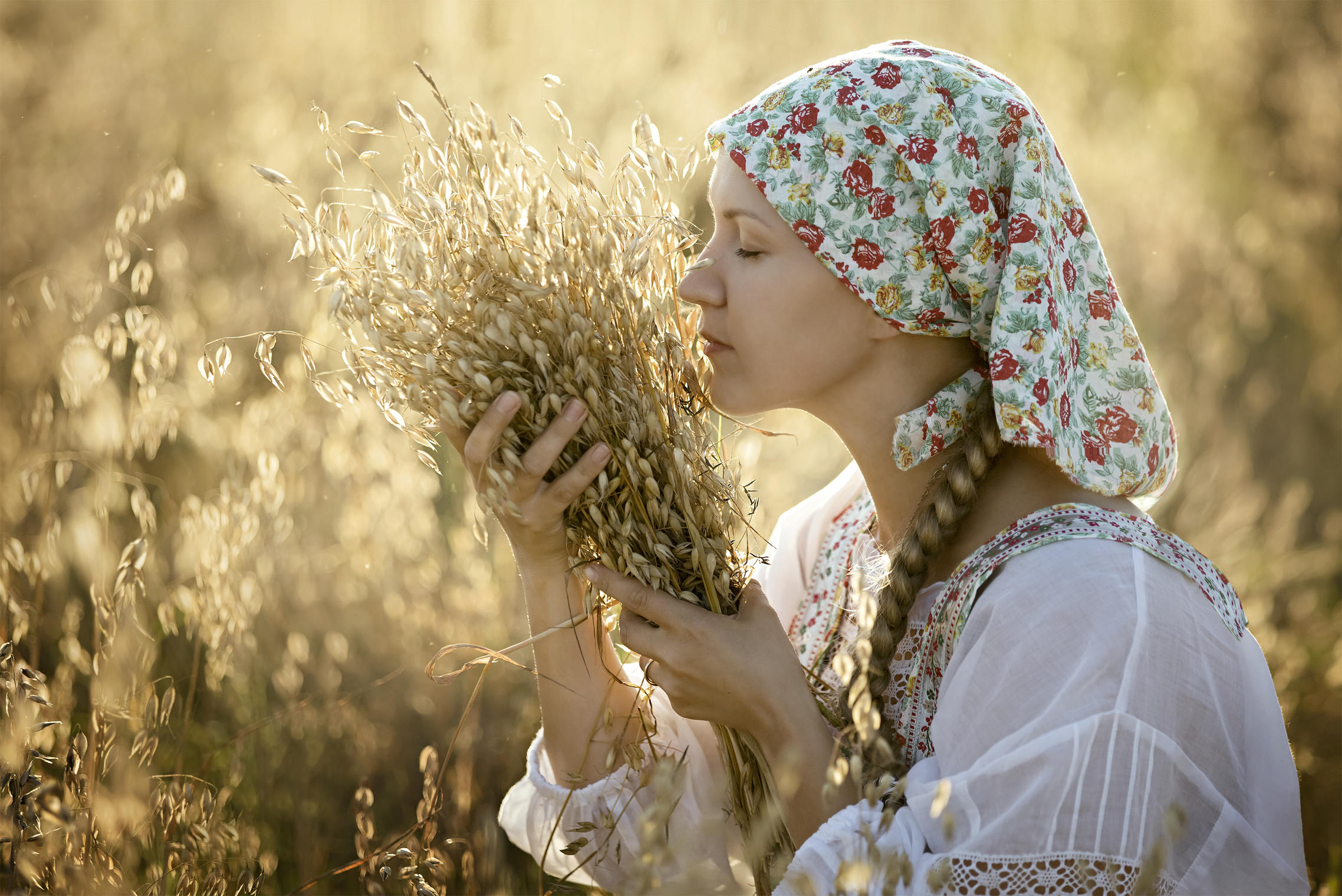 Photo Women in Slavic costumes in Marseille