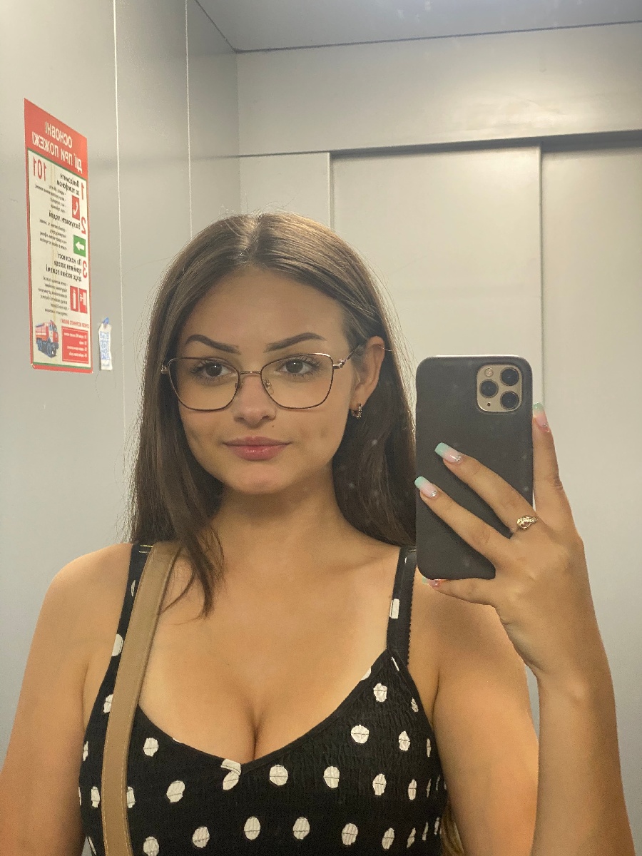 Sexy model Stacy in Marseille