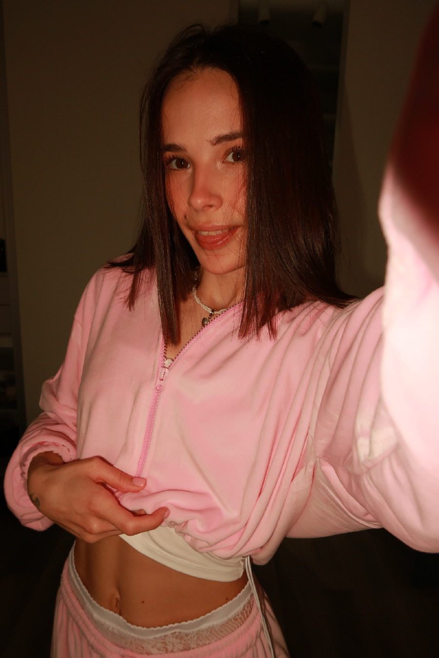 Tina brings the glow — live moments in Marseille