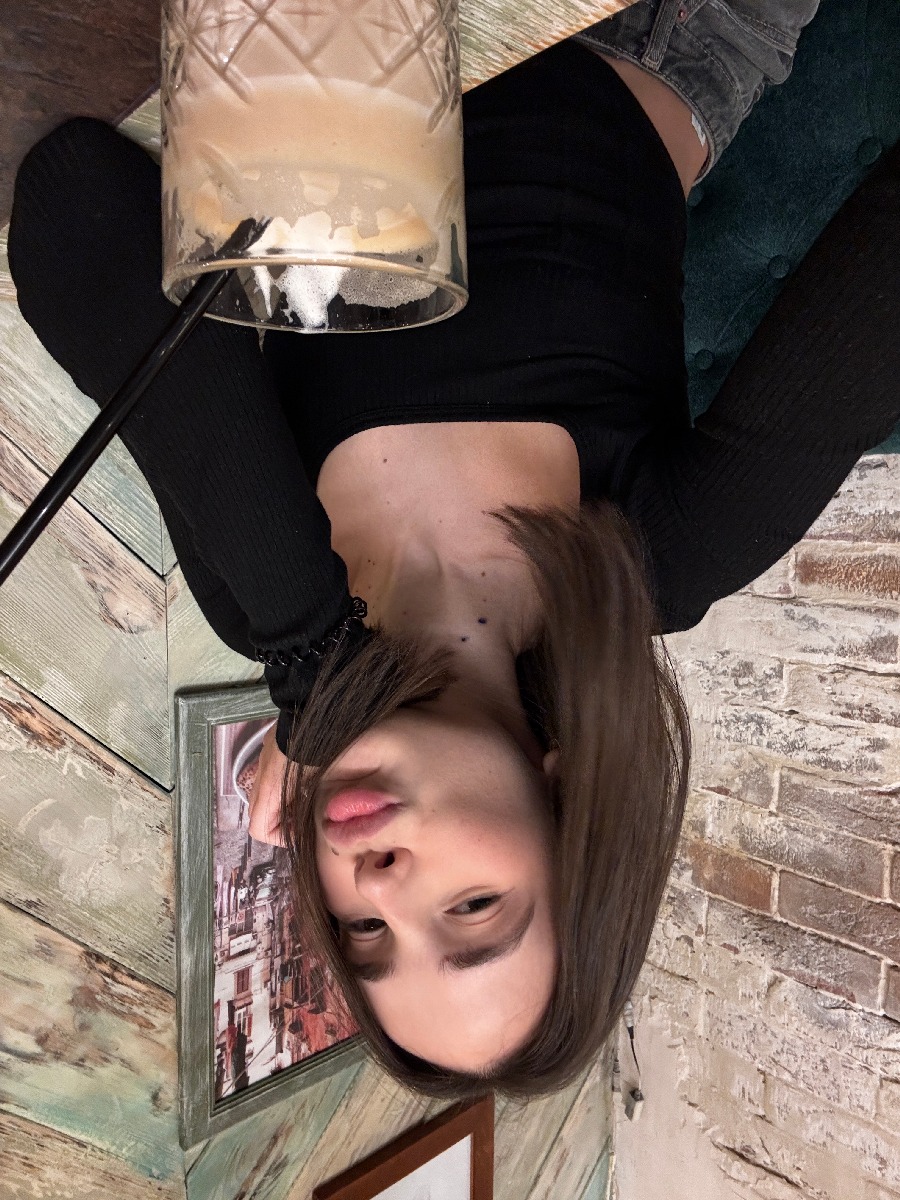 Fresh photos, fresh mood — Tina online in Marseille